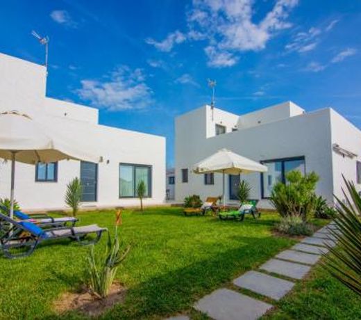 Preciosas villas con jardÃ­n y vistas al faro, a 700m de la playa