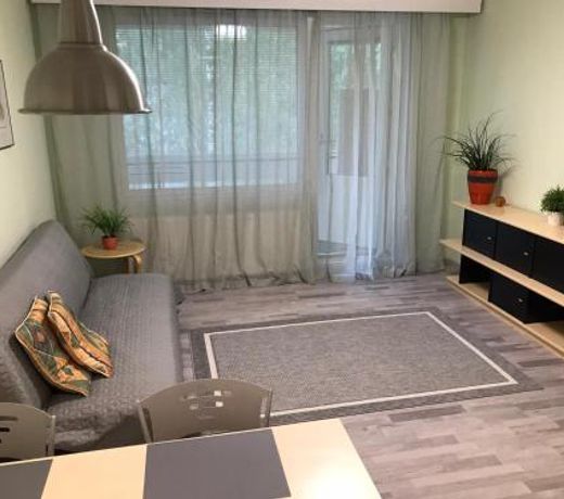 Spacious 1bdrm apartment near metro. Free parking