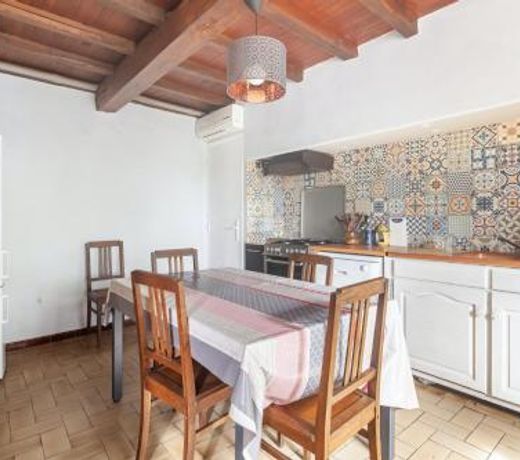 Maison de 3 chambres avec wifi a Puycelsi
