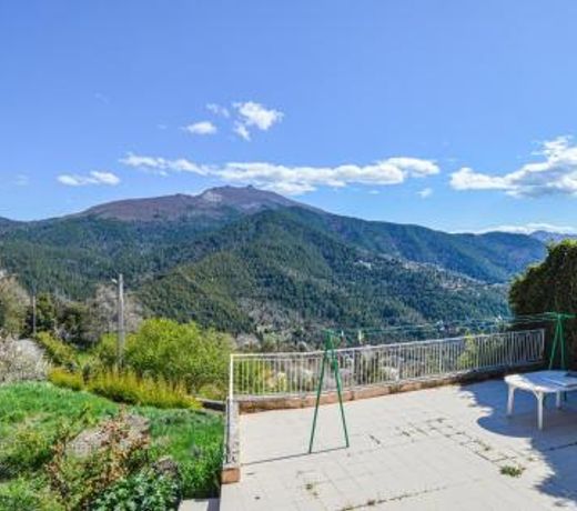 Stunning home in Morosaglia with 4 Bedrooms and WiFi