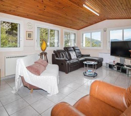 Stunning home in Morosaglia with 4 Bedrooms and WiFi