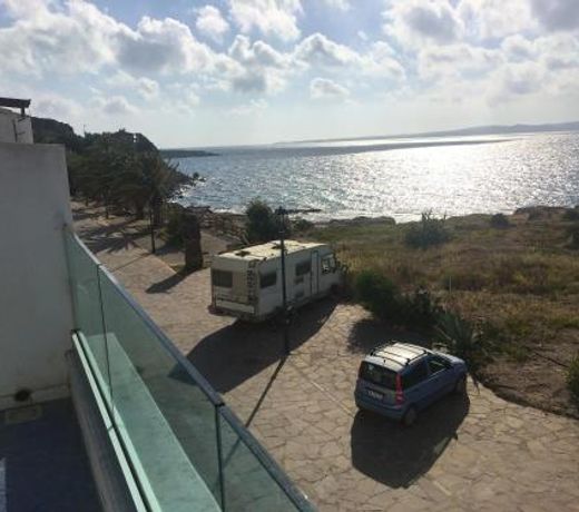 House with 3 bedrooms in Calasetta with wonderful sea view and enclosed garden