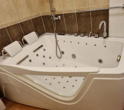 LES ORRES 1800 Appartement 4 p JACUZZI balnéo privé Vue piste piscine résidence