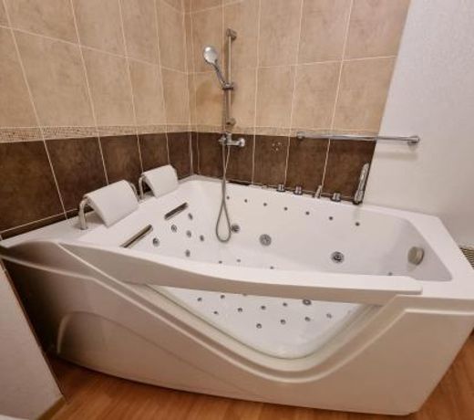 LES ORRES 1800 Appartement 4 p JACUZZI balnéo privé Vue piste piscine résidence