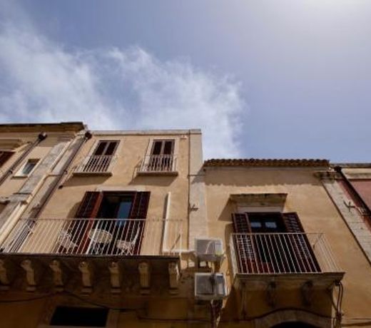 Macramè in centro storico a Noto