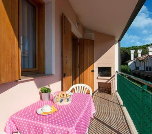 Cosy Holiday Home in Rosolina near Sea Beach