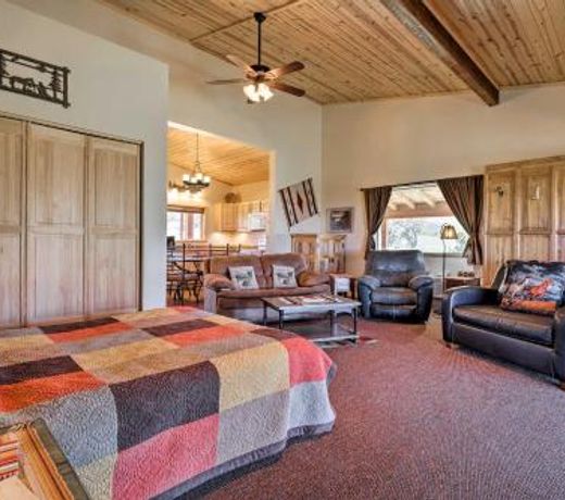 5-Acre Moab Studio with BBQ and Stunning Mtn Views