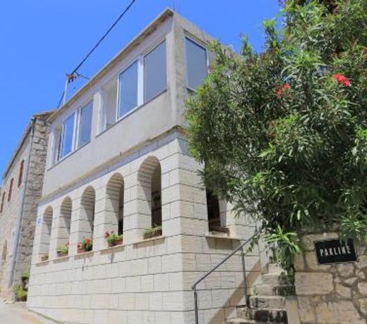 Apartments by the sea Brist, Makarska - 18859