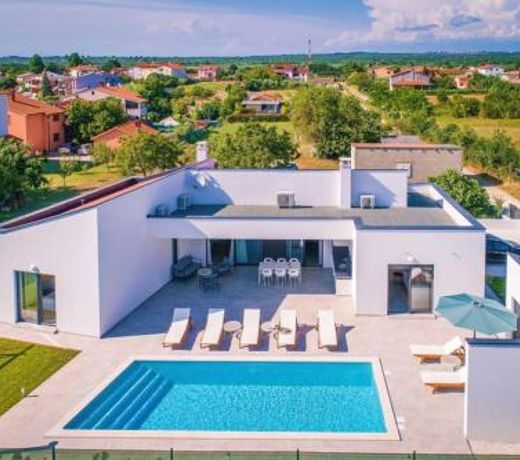 Villa Mateo with heated pool