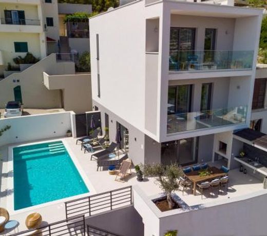 Brand new! Seaview villa Mila with 4 en-suite bedrooms, private pool, Finnish sauna, Treadmill, sandy beach 250m
