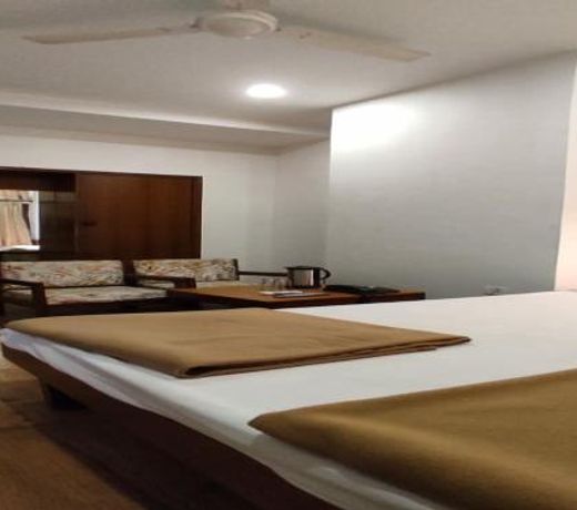 OYO 80415 Hotel Satyadeep