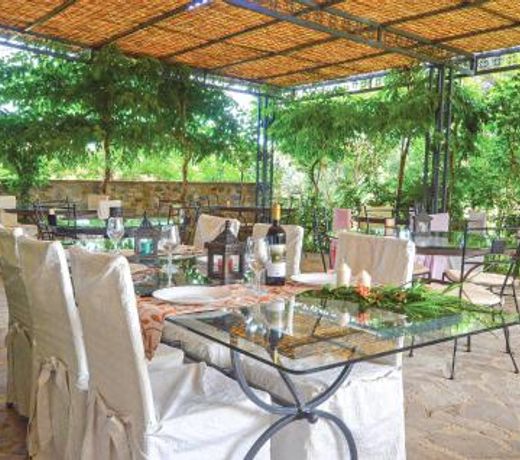 Amazing apartment in Torrita di Siena with Outdoor swimming pool, WiFi and 2 Bedrooms