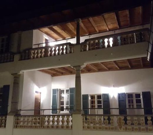 Villa Maghetti - modernized flat in historic palazzo in the center of Luino