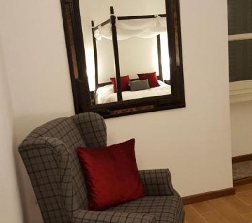Villa Maghetti - modernized flat in historic palazzo in the center of Luino