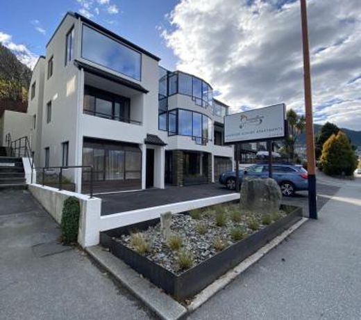 Queenstown House Lakeside