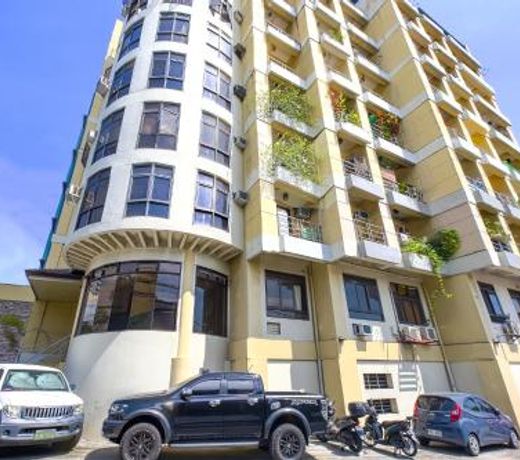 OYO 794 Regatta Residences