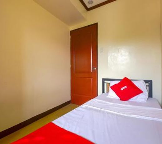 OYO 794 Regatta Residences