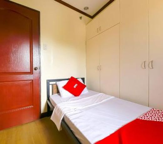 OYO 794 Regatta Residences