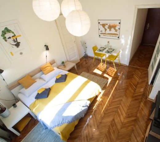 Pavla Papa Studio - Bright & central