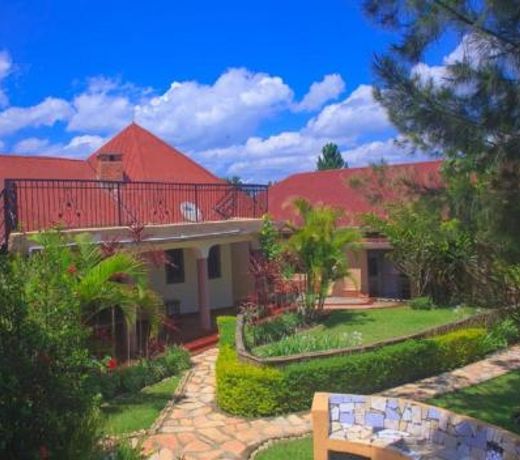 Montane Safaris Hotel