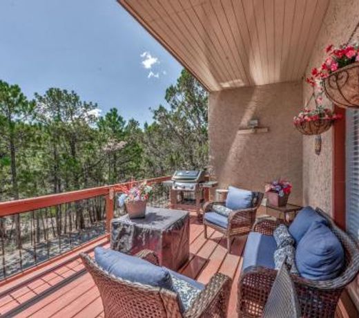 Cozy Up Haus, 3BRs, Game Room, Deck, Wi-Fi, Sleeps 8
