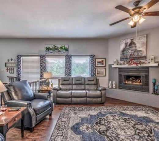 Cozy Up Haus, 3BRs, Game Room, Deck, Wi-Fi, Sleeps 8