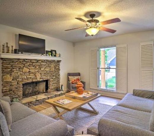 Highlands Cottage with Sunroom 1 Mi to Dtwn!
