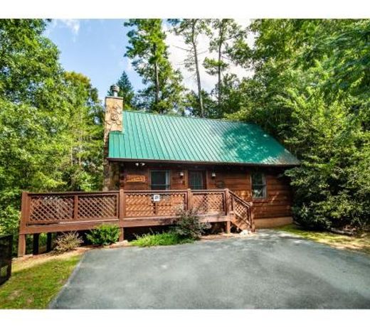 Cabin in the Woods with Hot Tub and Pool Table