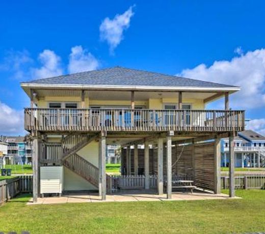 Beachfront Galveston Getaway with Deck and Views!