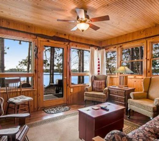 Bucky's PineIsle Retreat