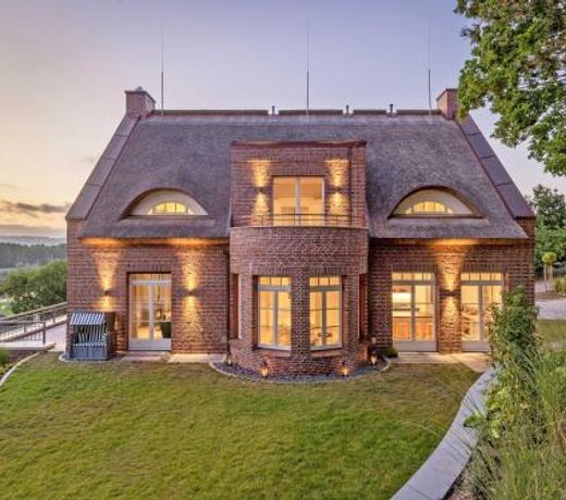 Englisches Haus F656 mit Wasserblick, Sauna, Kamin, Garten