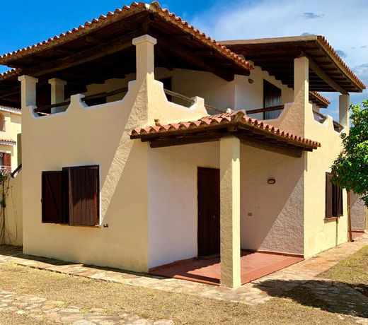 Two-roomed apartment sleeping 23 on the ground floor- Porto San Paolo