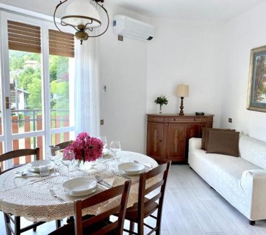 Lake View Apartment