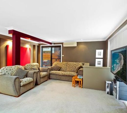 Stylish House with Balcony, Close to Beach & Shops
