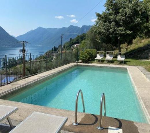 Apartment 5 - Overlooking Isola Comacina. Spacious living ideal for families of up to 10