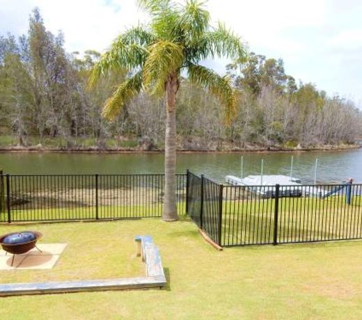 77 Lake Entrance Rd - Waterfront Wonder