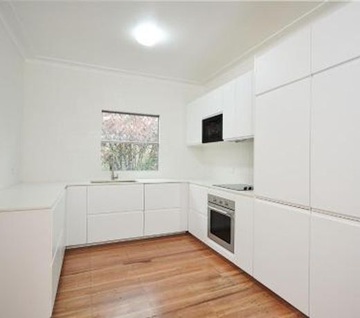 STYLISH & RENOVATED HOME // PET FRIENDLY