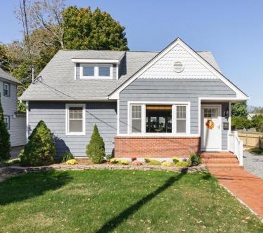 Greenport Village Vacationer's Delight
