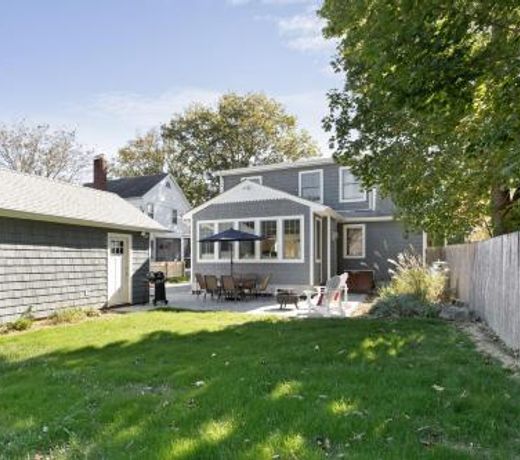 Greenport Village Vacationer's Delight