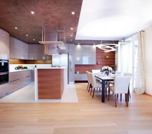 State of the art home suite with 180Â° panoramic lake view, pool, sauna & jacuzzi