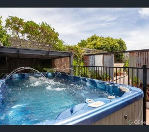 Coastal Country Retreat, Spa, fireplace, pet friendly, FREE WIFI wine & chocolates, Kilarney, 10 minutes to Phillip Island