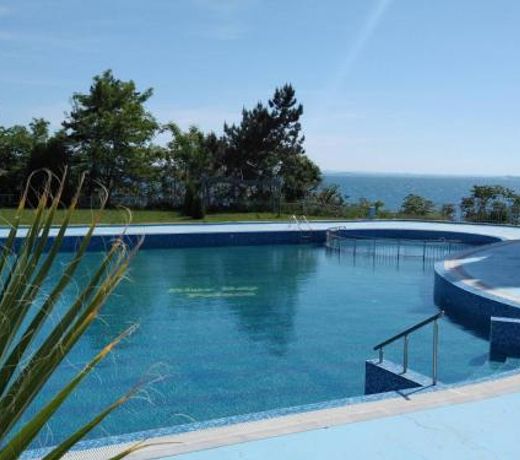 The Blue Studio ~ In a complex next to the beach