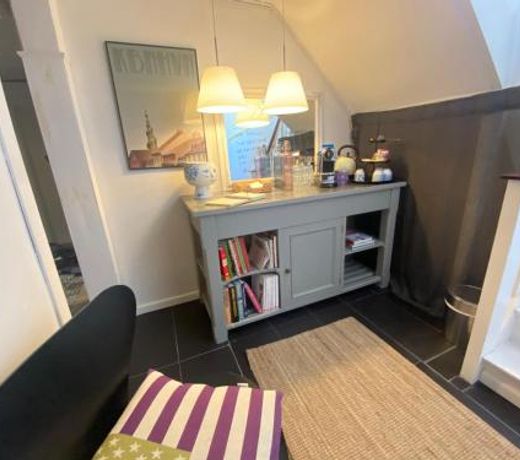 Comfortable Large Room King S bed near CPH centre