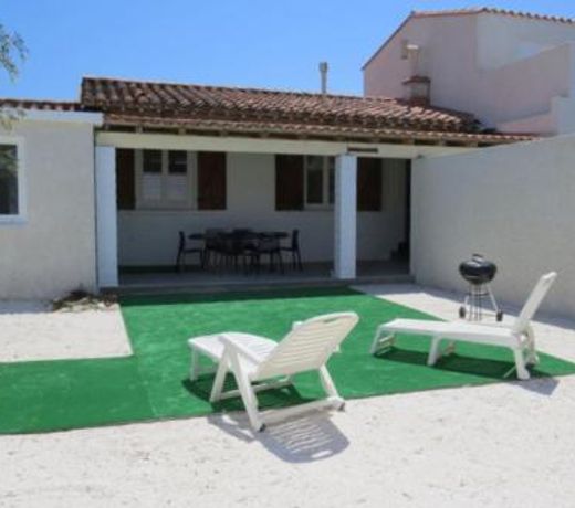 Villa individuelle accÃ¨s direct plage et commerces 6AVMED11