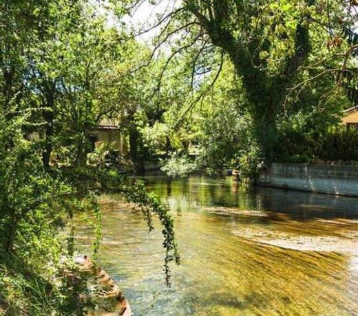 Bord lac, studio climatise proche Avignon, plage, Wave Island & Spirou