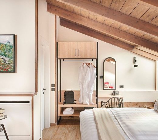 IALNA Boutique Hotel