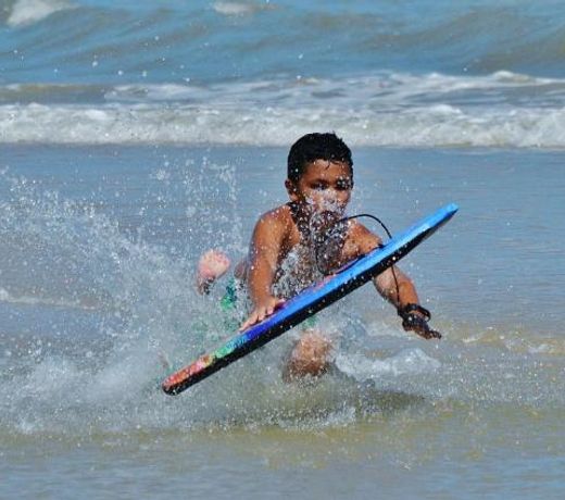 WATER LOVER'S PARADISE - Family Sized Unit With Complimentary Watersports, Maroochy River, Lagoon and Beach access on the Sunshine Coast