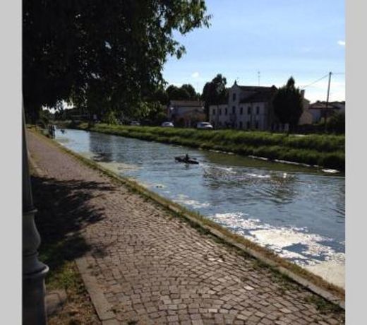 Barchessa Ca’ Leon sul naviglio del Brenta