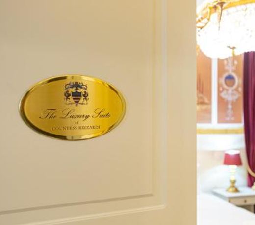 The Mansion of Countess Rizzardi on Garda Lake - Royal Solution