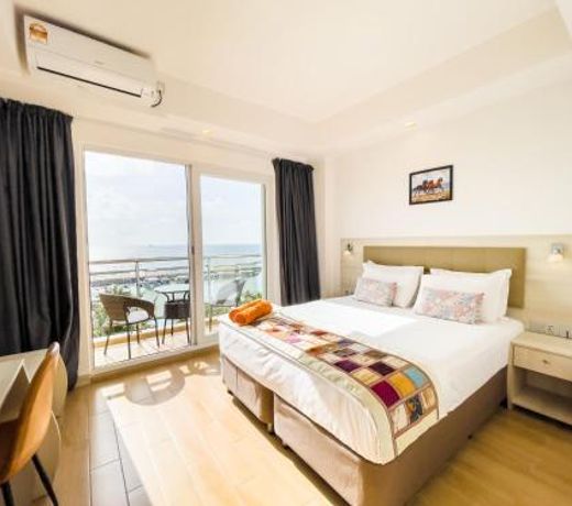 iCom Marina Sea View